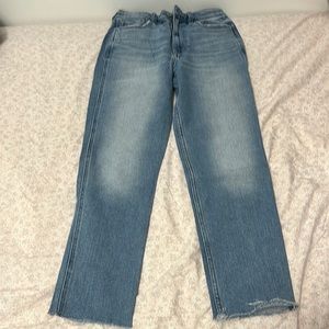 Hollister Mom Jean with the High Rise Style Size W26 L25